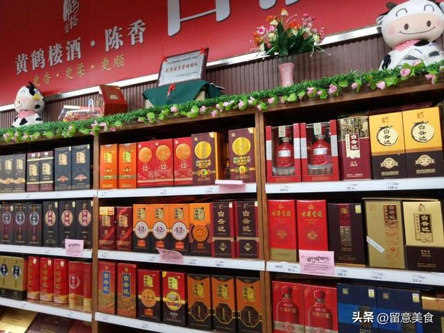 街边的烟酒百货店，明明人流很少好像不赚钱，为何能一直开下去？